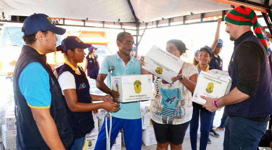 Alcaldía de Santa Marta Distrito entregó ayudas humanitarias a afectados por ola invernal en la ciudad.
