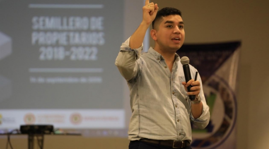 Ministro de Vivienda, Ciudad y Territorio, Jonathan Malagón.