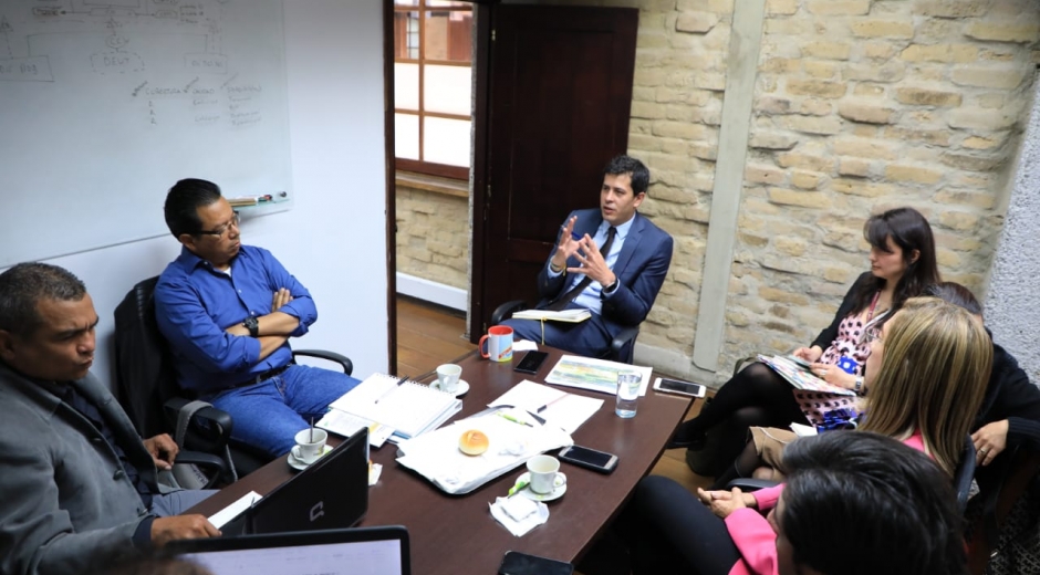 Los líderes cienagueros y funcionarios de la Alcaldía  expusieron todos sus argumentos al Viceministro. 