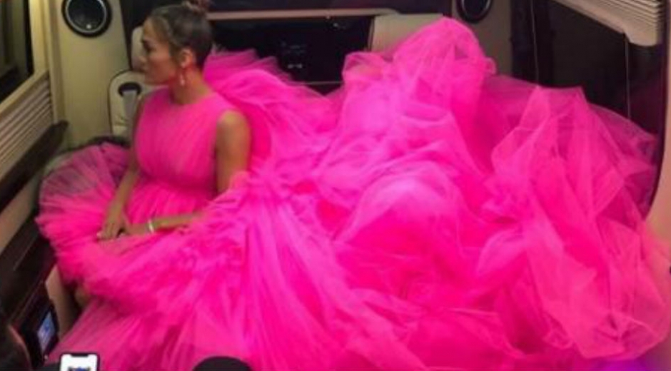 J.Lo y su pomposo vestido