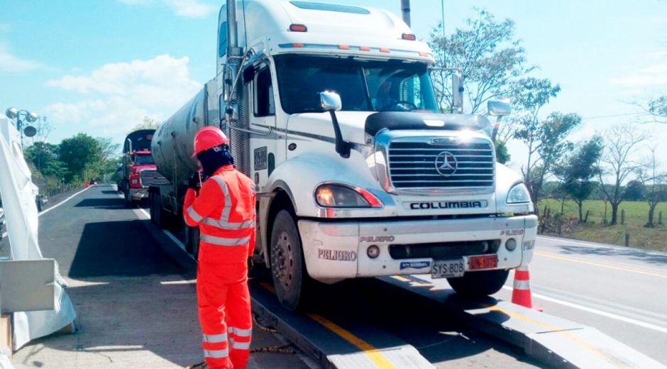  La SuperTransporte comenzó revisión a básculas en los peajes del país, encontró que 18 no cumplen con varios requisitos.