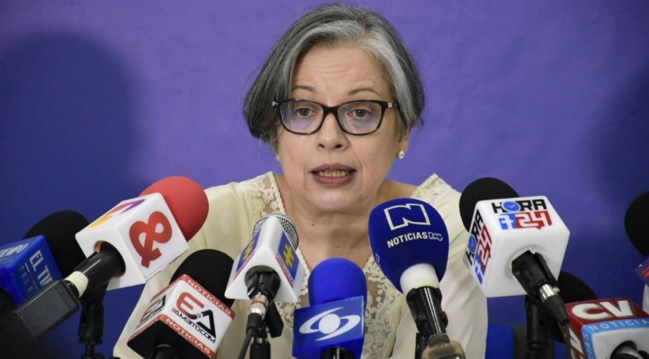  La Fiscal General encargada, María Paulina Riveros. 