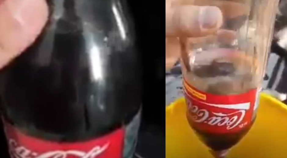 Demostración del hombre con la botella de Coca- Cola.