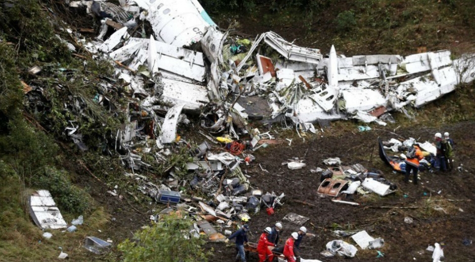 El avión quedó hecho trizas.