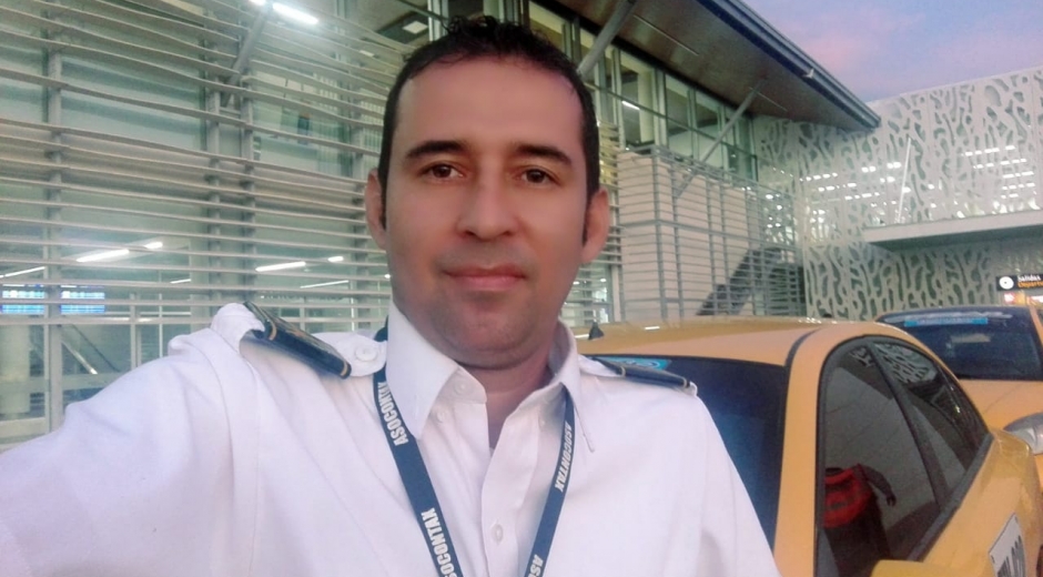 Cortesía. Alejandro Vélez, el taxista ejemplar.