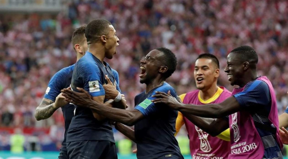 Mbappé celebra el cuarto gol.