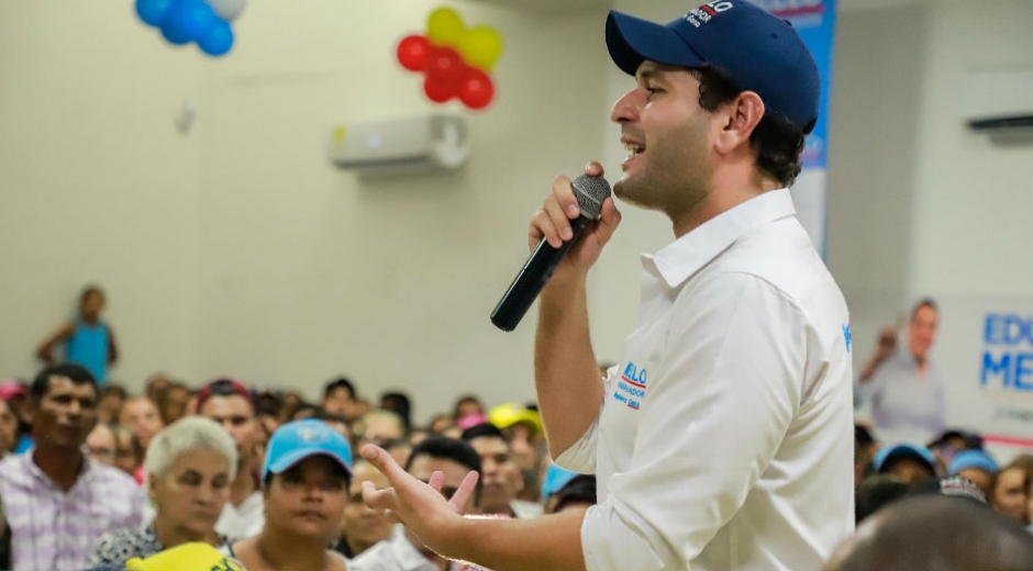 Cortesía El Mello reunido con simpatizantes de su campaña.