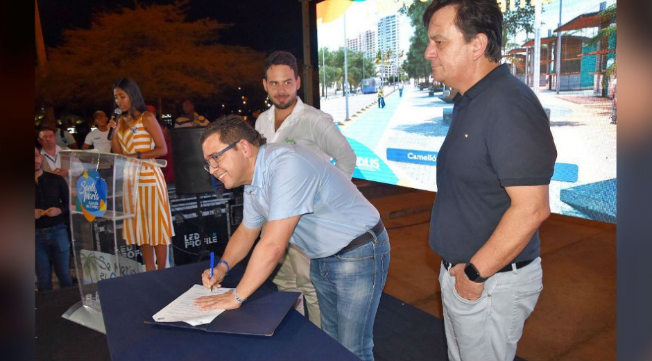 Firma del acta de compromiso de ejecución de las obras de recuperación del camellón Rodrigo de Bastidas.