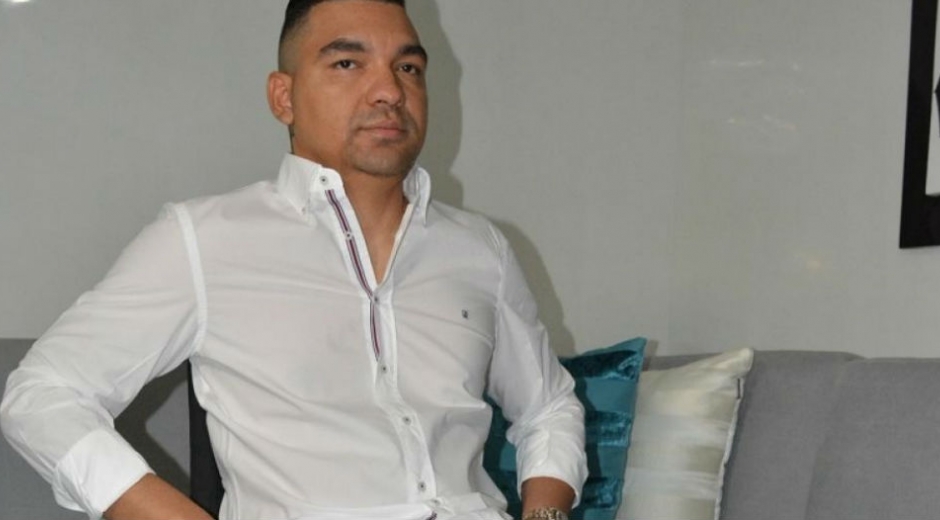El pasado miércoles en la ciudad de Barranquilla, alias ‘La Silla’ se entregó a las autoridades para responder por los delitos de extorsión y concierto para delinquir.