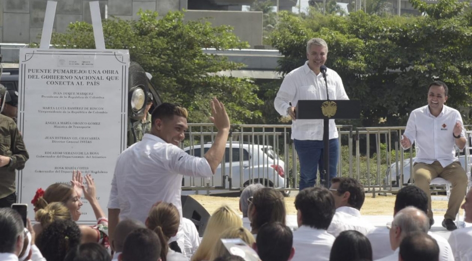 Cristian Mercado - Zona Cero Teófilo Gutiérrez saluda, tras el Presidente agradecerle por el desempeño del Junior.