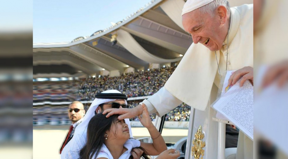Gabriela, la niña colombiana que burlo la seguridad del Papa