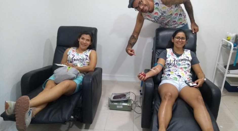 Jovenes samarios del equipo deportivo Ultimate llamados 'YSANGAS' se suman a la campaña de donar sangre