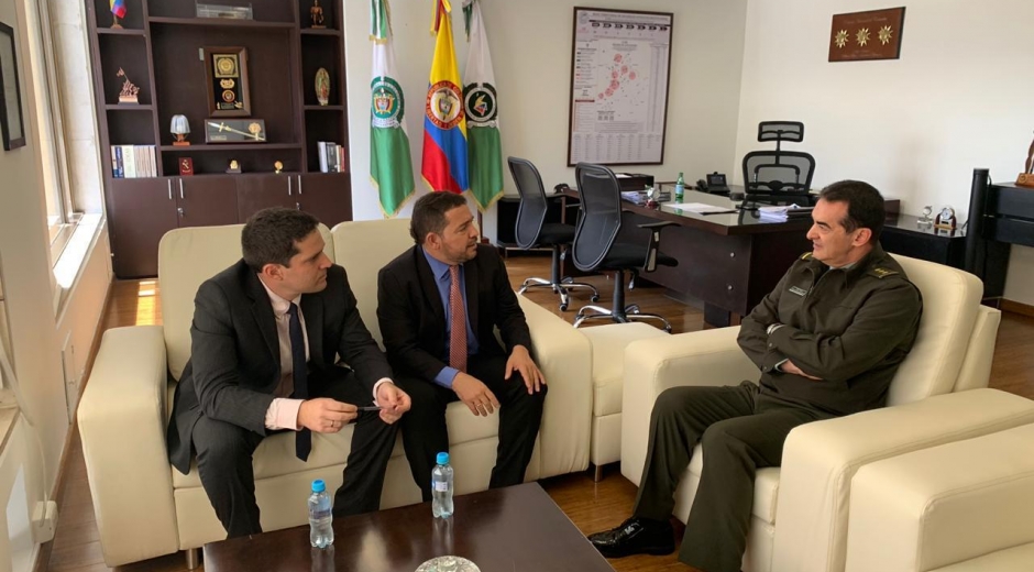 El alcalde Rafael Martínez y el secretario de Seguridad, Camilo George, reunidos con el director de Seguridad Ciudadana de la Policía, general William Salamanca.
