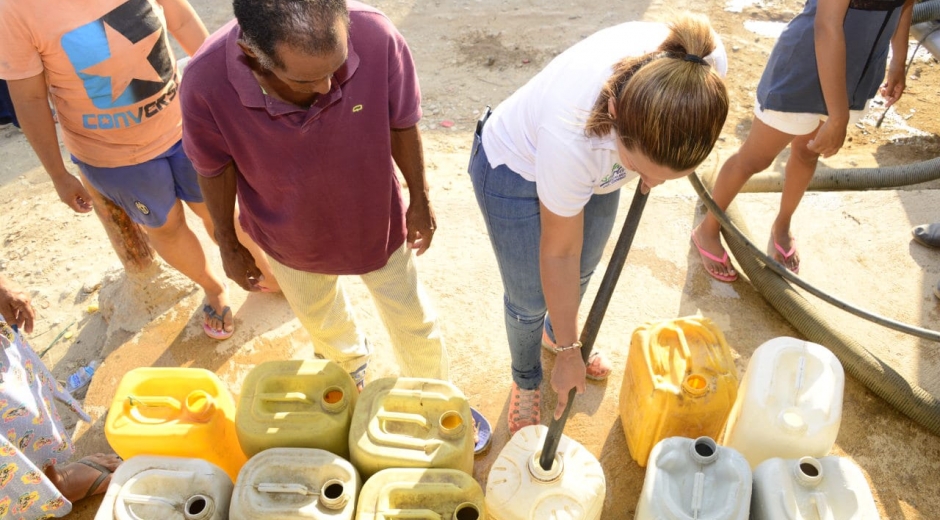En algunos barrios de Santa Marta no llega el agua, pero sí la facturan. 