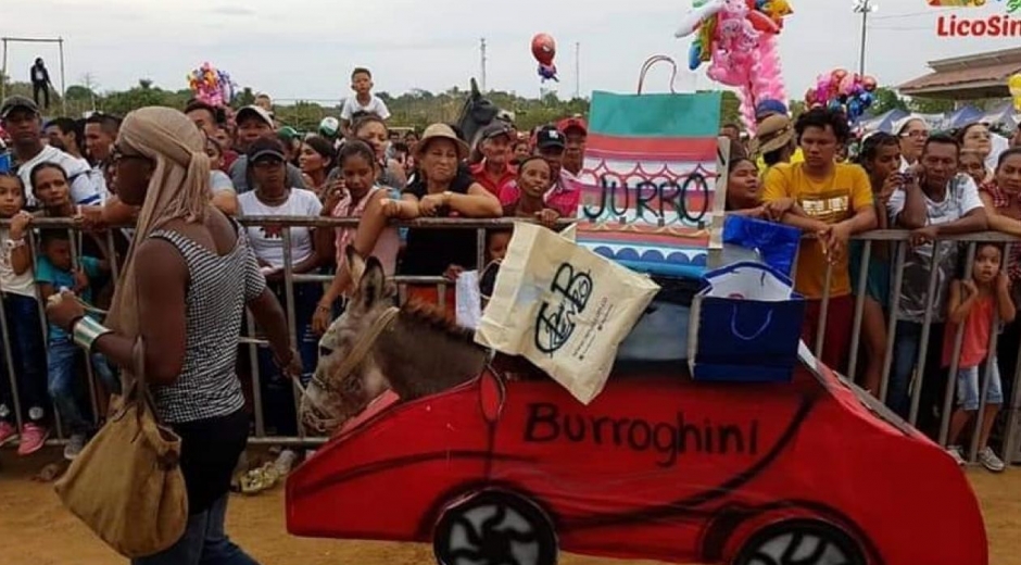 Chica Noticias El ‘Burroghini’ en el Festival del Burro.