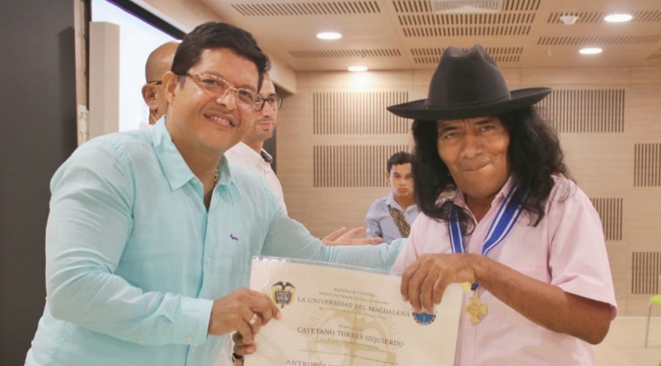 Cayetano Torres Izquierdo, líder arhuaco; y Pablo Vera, rector de Unimagdalena.