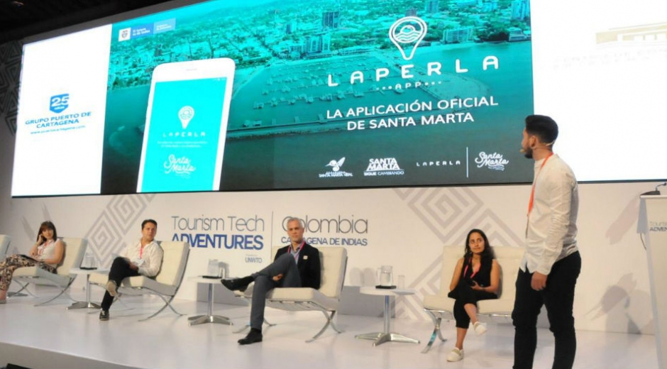 Erick Navarro presentando 'La Perla App'