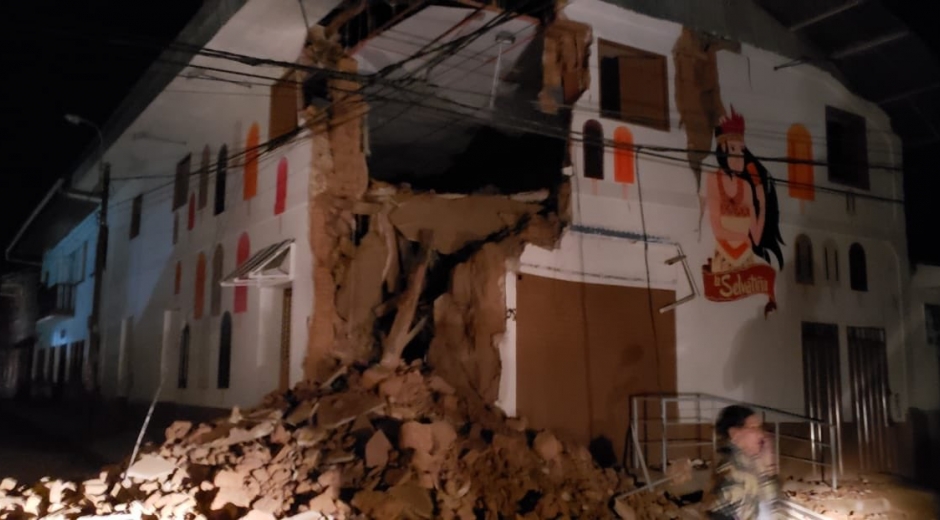 Imágenes de una vivienda destruida en Perú producto del terremoto de esta madrugada.