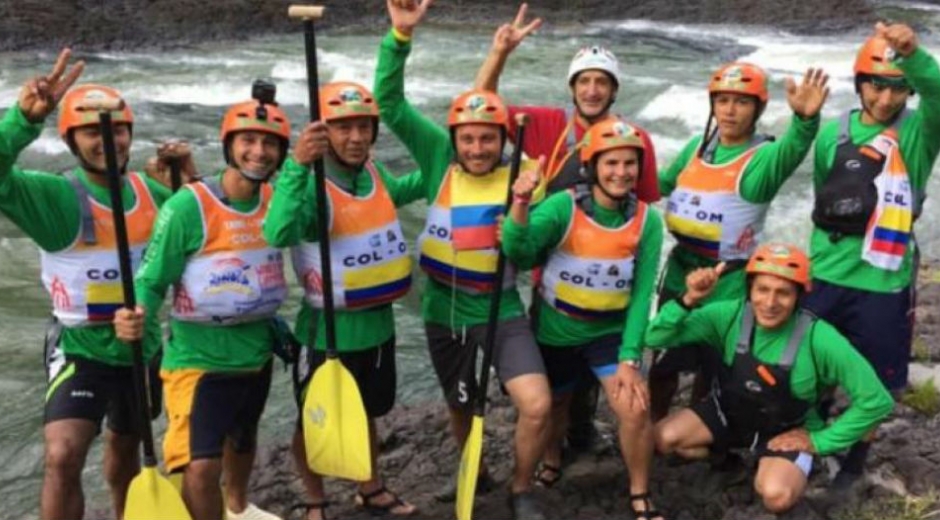 Grupo nacional de Rafting 'Remando por la Paz'