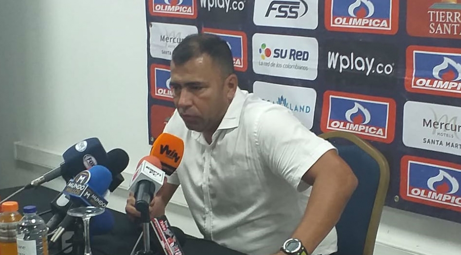 El estratega deja al equipo a seis puntos del descenso y entre los ocho primero de la reclasificación. 