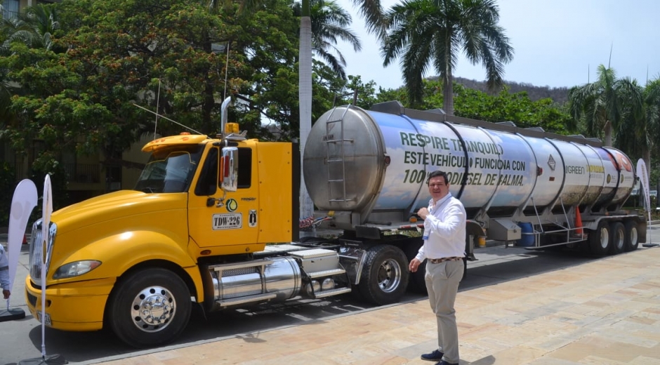 Este es el primer tractocamión que funciona con 100% biodiesel de palma.