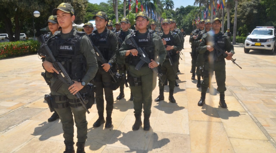 Los 22 uniformados del Comando Especial Antiextorsión fueron presentados en la Quinta de San Pedro Alejandrino.