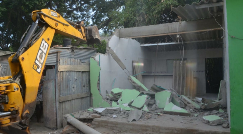 Seguimiento.co Demolición de vivienda en Las Malvinas.