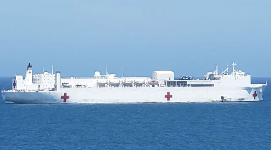 Buque Hospital USNS Comfort llegando a Santa Marta