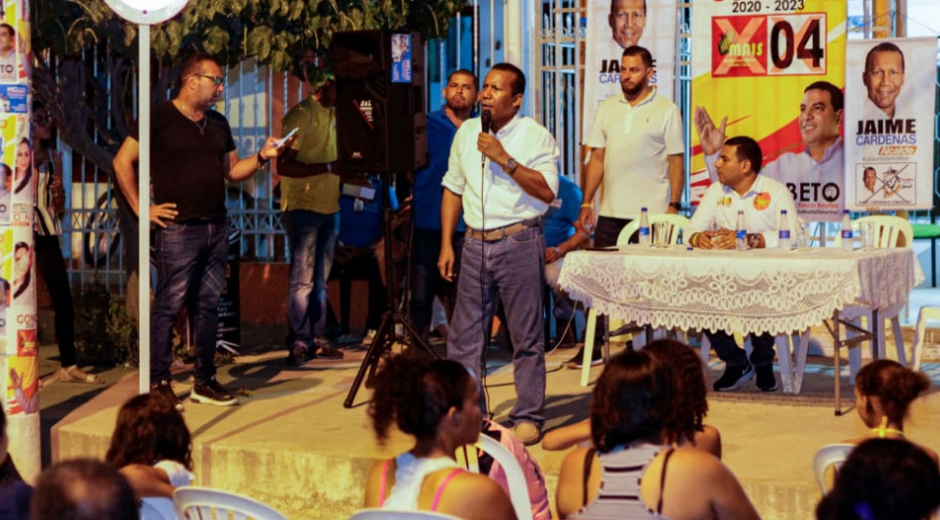 Cortesía Jaime Cárdenas compartiendo con madres lideres.
