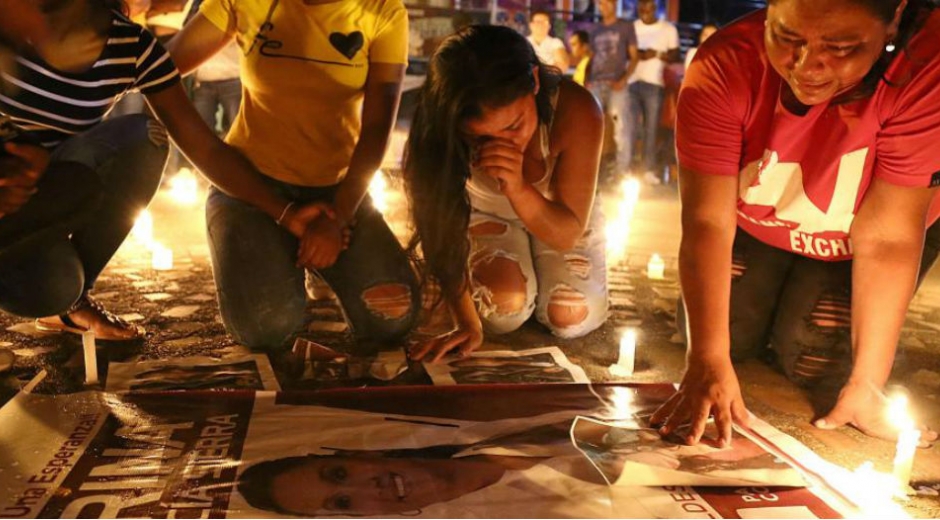 Cortesía Simpatizantes de la candidata Karina García, llorando su muerte