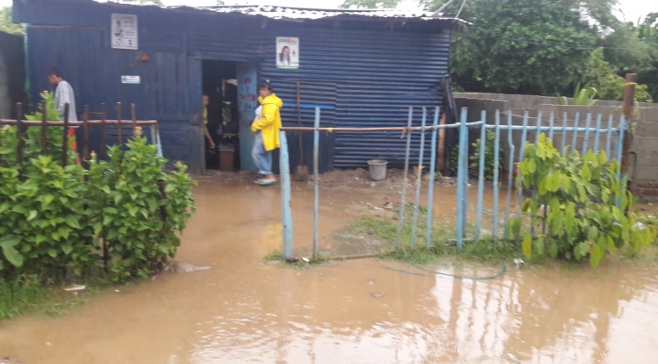 Cortesía Las cerca de 10 horas seguidas de lluvias afectaron a la población zonera.