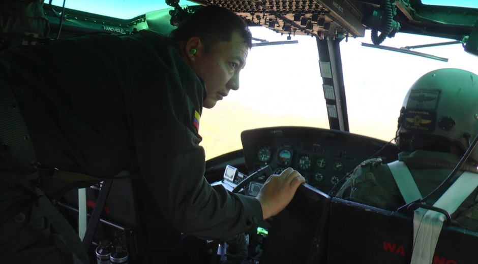 A bordo de un helicóptero Black Hawk, le seguirá la pista a la delincuencia en los barrios donde se presenta mayor índice de criminalidad.