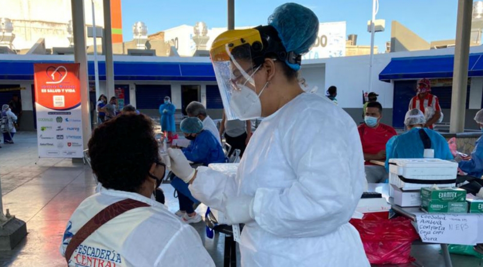 Alcaldía de Santa Marta Toma de muestras a vendedores del Mercado.