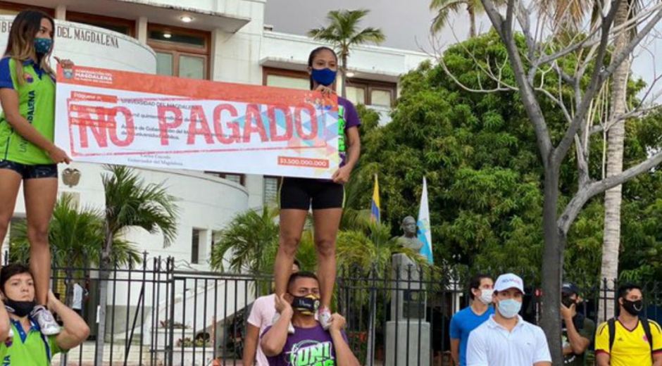 Protesta de estudiantes en la Gobernación.