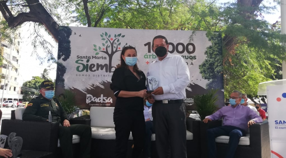 Grupo Interaseo Entrega de la certificación por parte del Dadsa a Interaseo.