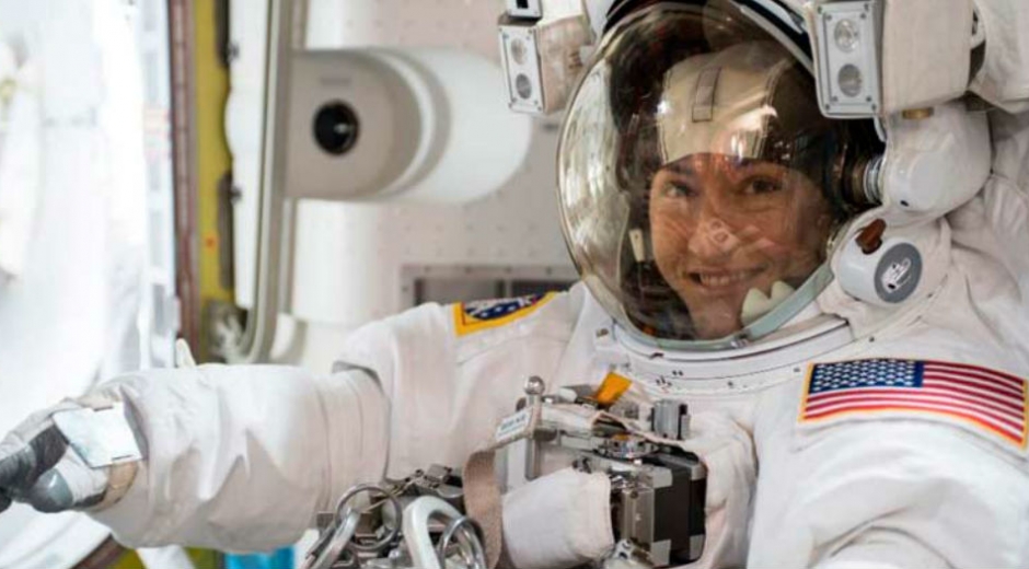 Christina Koch, la astronauta estadounidense que más tiempo duró en el espacio.