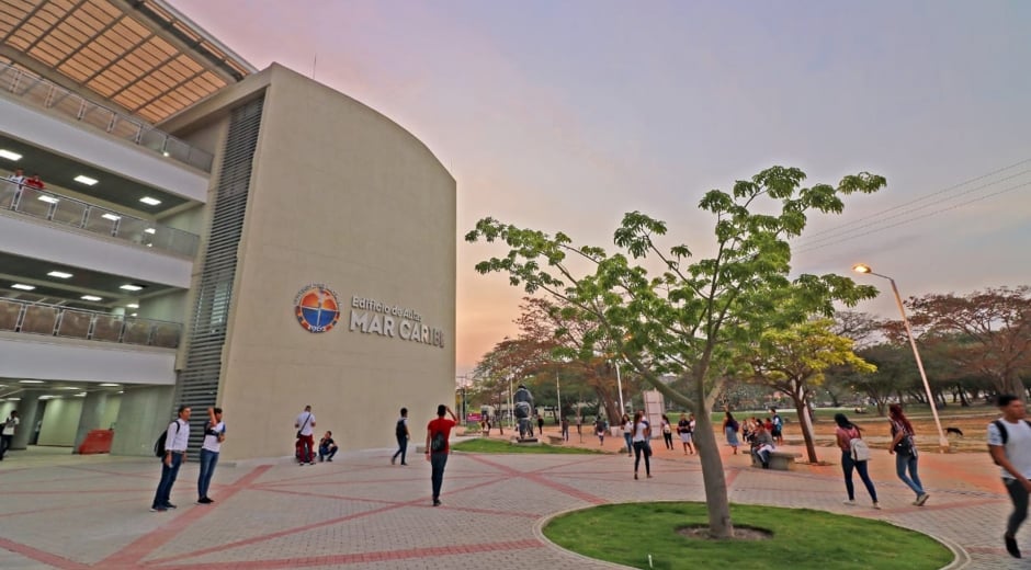Los cursos Conversacional de Inglés y de Escritura Académica en Inglés están dirigidos a personas que ya tengan un nivel intermedio de competencia lingüística en este idioma.