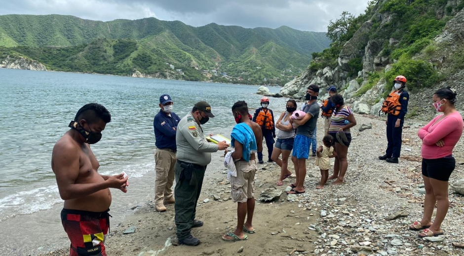 La Policía Metropolitana de Santa Marta señaló que durante este fin de semana fueron sancionadas 17 personas por violar el decreto para el uso de playas en el Distrito.