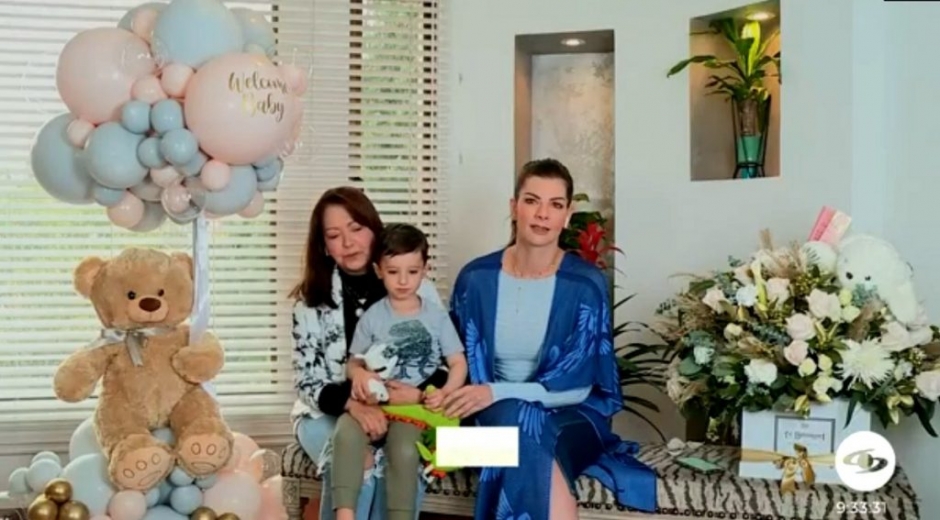 Cortesía Carolina Cruz en compañía de su madre y su primer hijo.