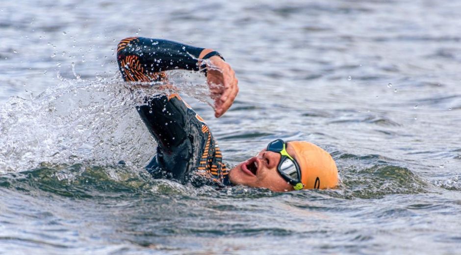 La natación en aguas abiertas cuenta con factores naturales que repercuten directamente en el rendimiento. 