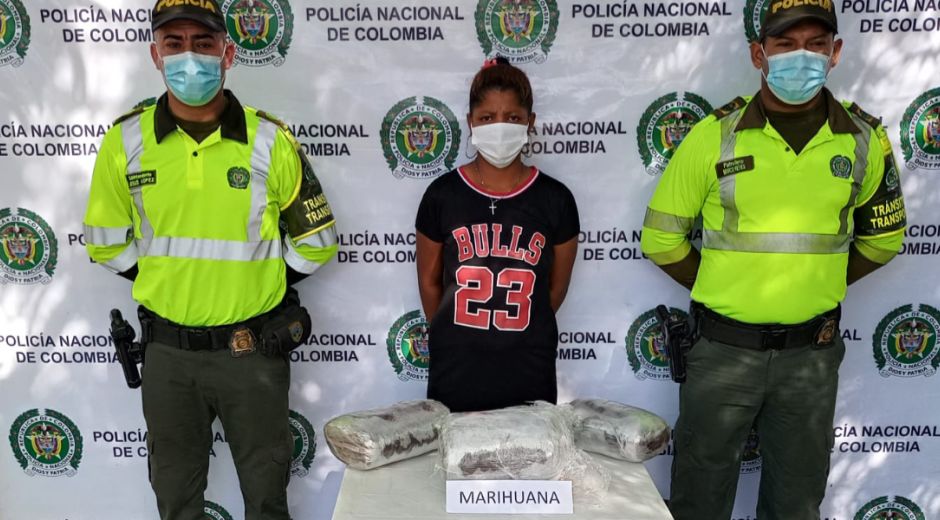 Policía Metropolitana de Santa Marta La mujer fue capturada por poseer el estupefaciente.