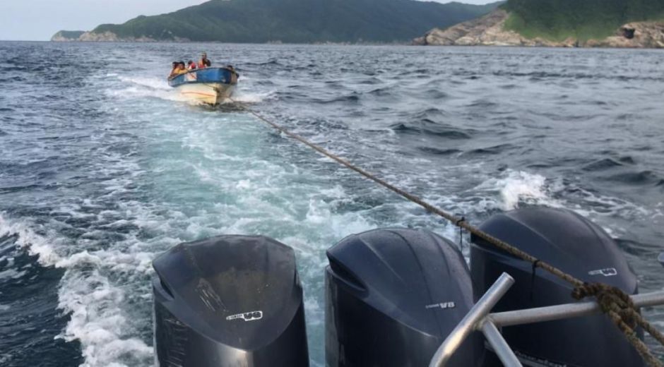 Armada Nacional. La embarcación se encontraba a 4 millas náuticas fuera de costa de Santa Marta.
