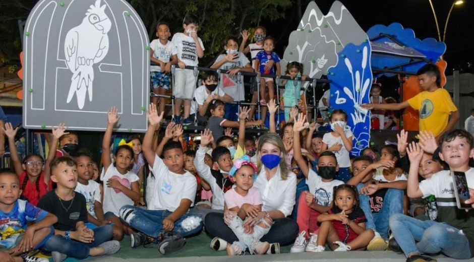 Alcaldesa de Santa Marta en la inauguración de los parques