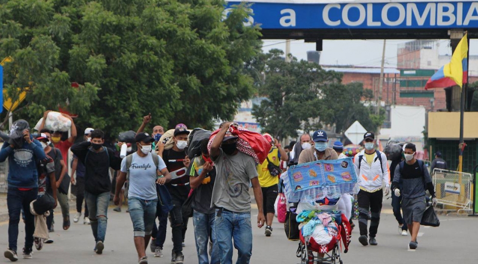 Más de 1.6 millones de venezolanos han decidido radicarse en Colombia, muchos de ellos huyendo de su gobierno.