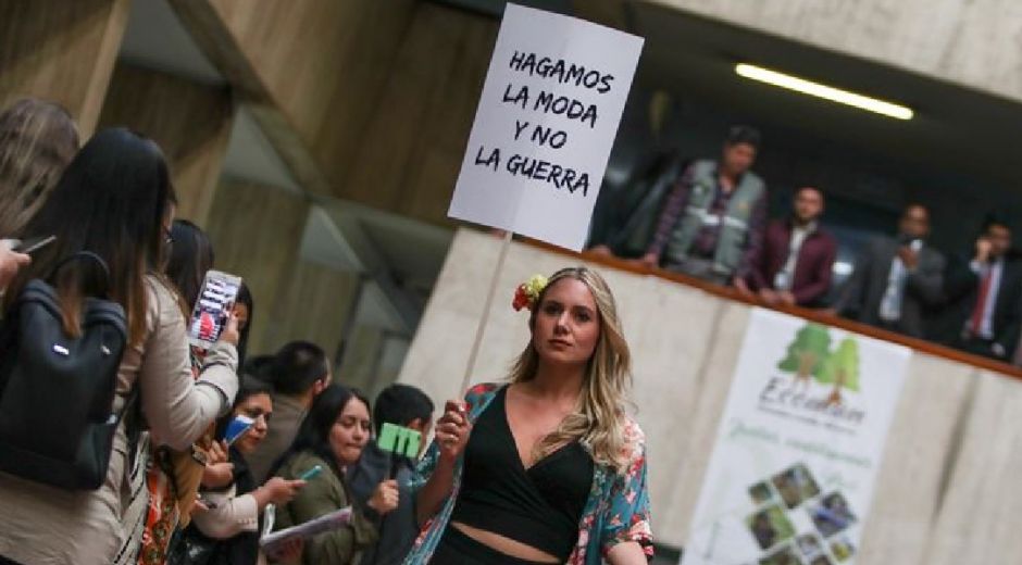 WWW.AA.COM.FF EXGUERRILLERAS APUESTAN A LA MODA