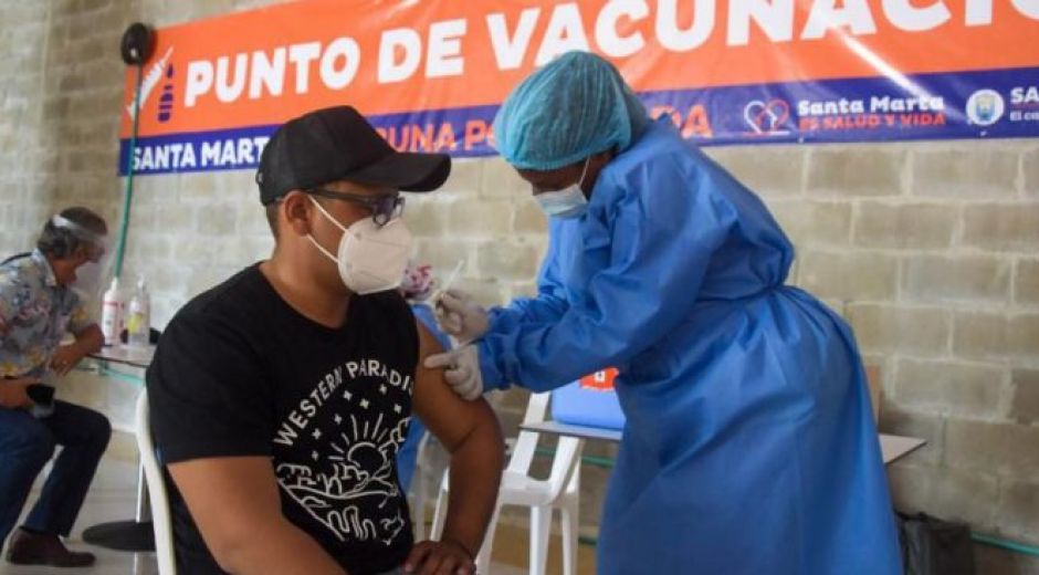 A paso lento continúa la vacunación en Santa Marta.