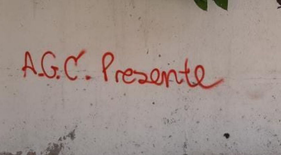 Este grafiti apareció en Los Alcázares.