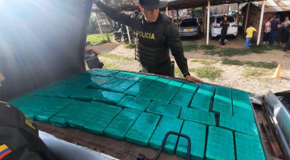 El vehículo había sido modificado en el techo de la carrocería con un sistema a control para acceder a la ‘caleta’