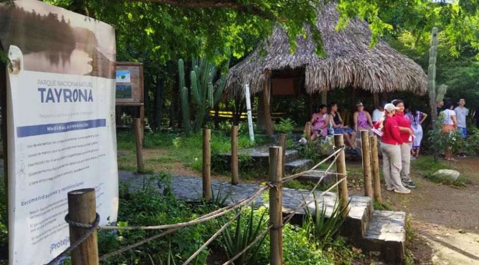 Entrada a Bahía Gayraca