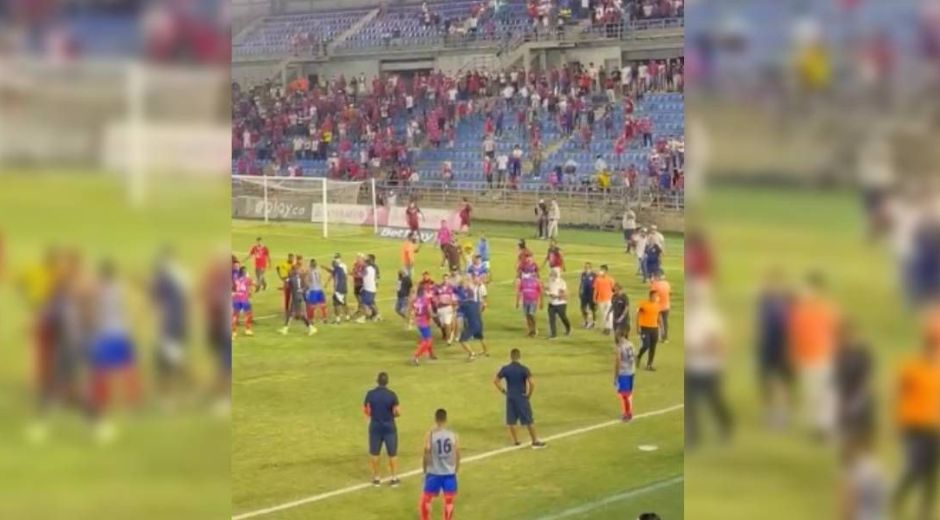 Hinchada dice que los jugadores los provocaron. 